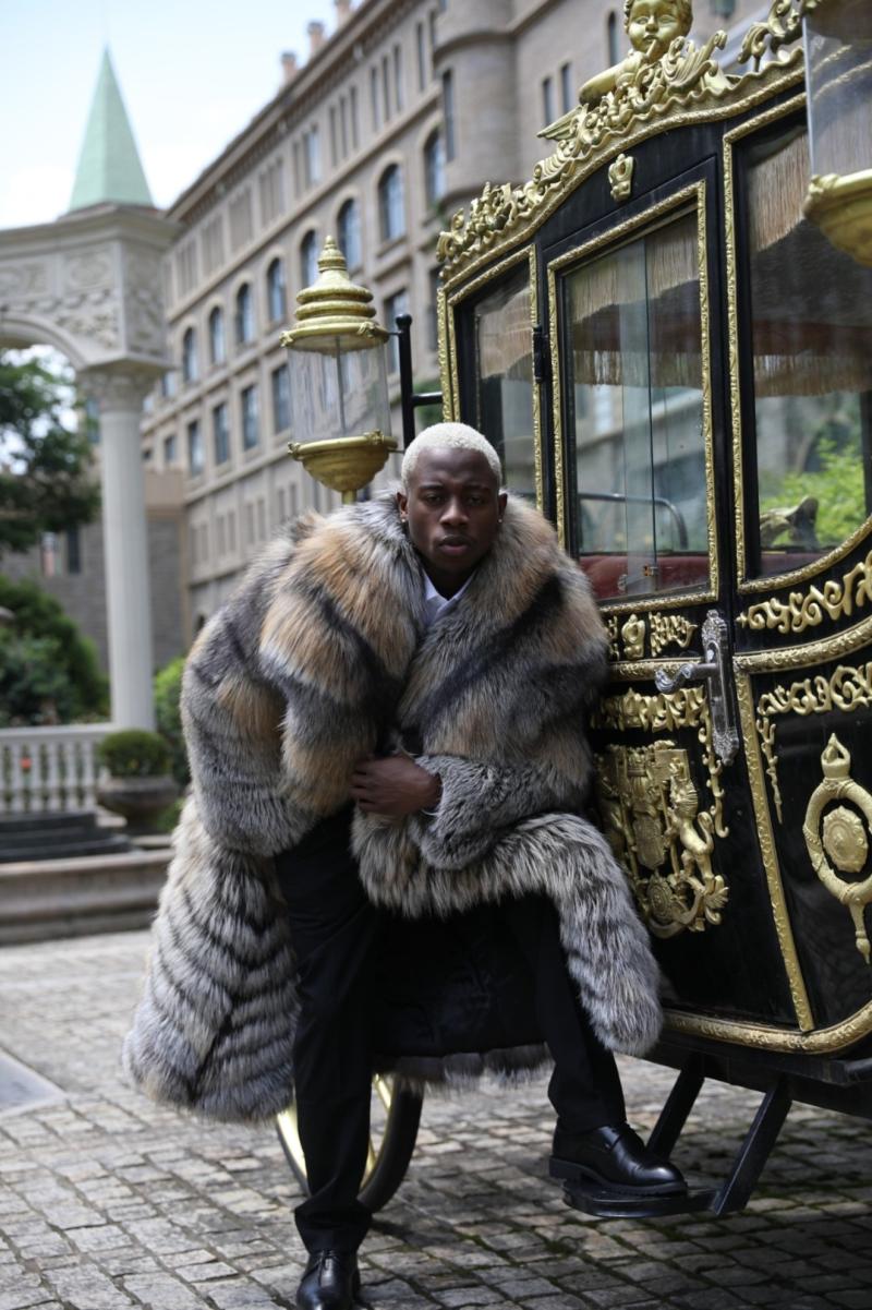 Men's Long Coat with a Golden Island Fox Fur Collar and Buttoned Front - Janefur