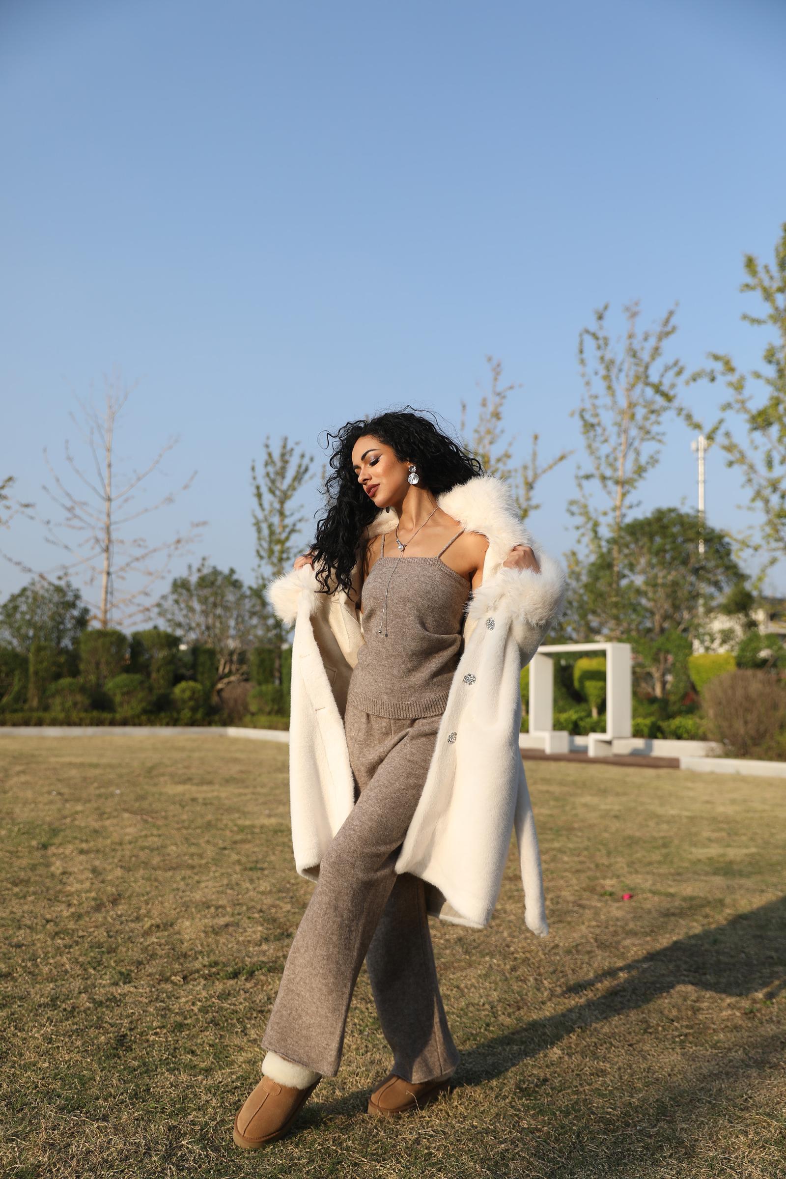 Eco-Friendly Faux Mink Fur New Style Suit Collar Rhinestone Trendy Women's Coat - Janefur