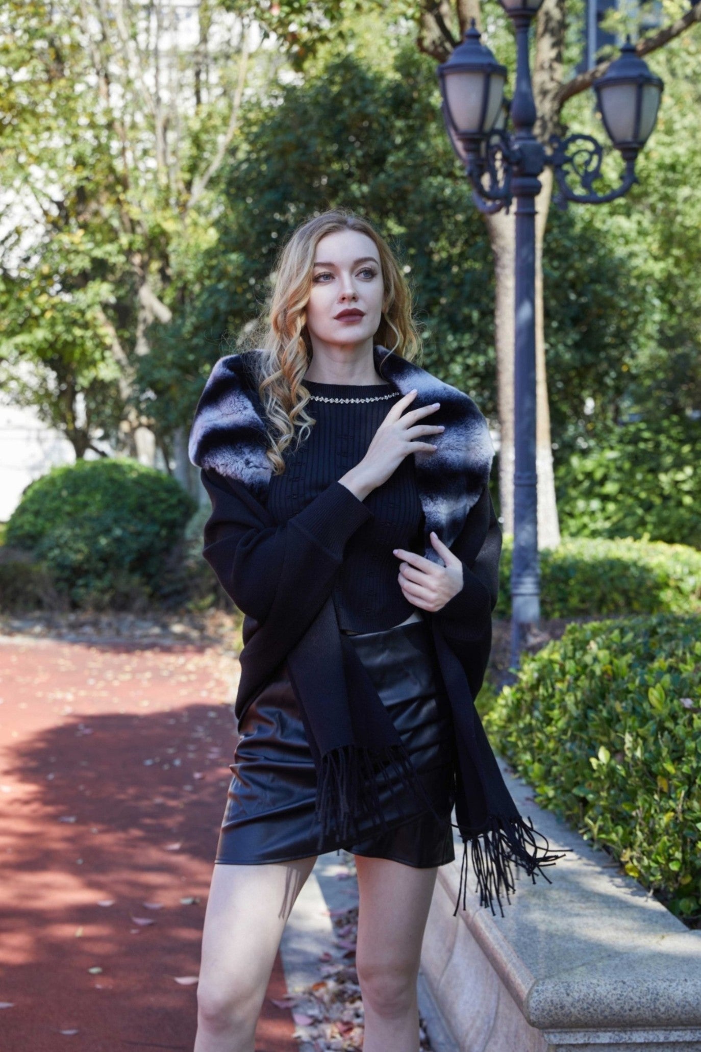 Women's Winter Solid Color Threaded Cuffs Fur Shawl Cape Simple Fashion - Janefur