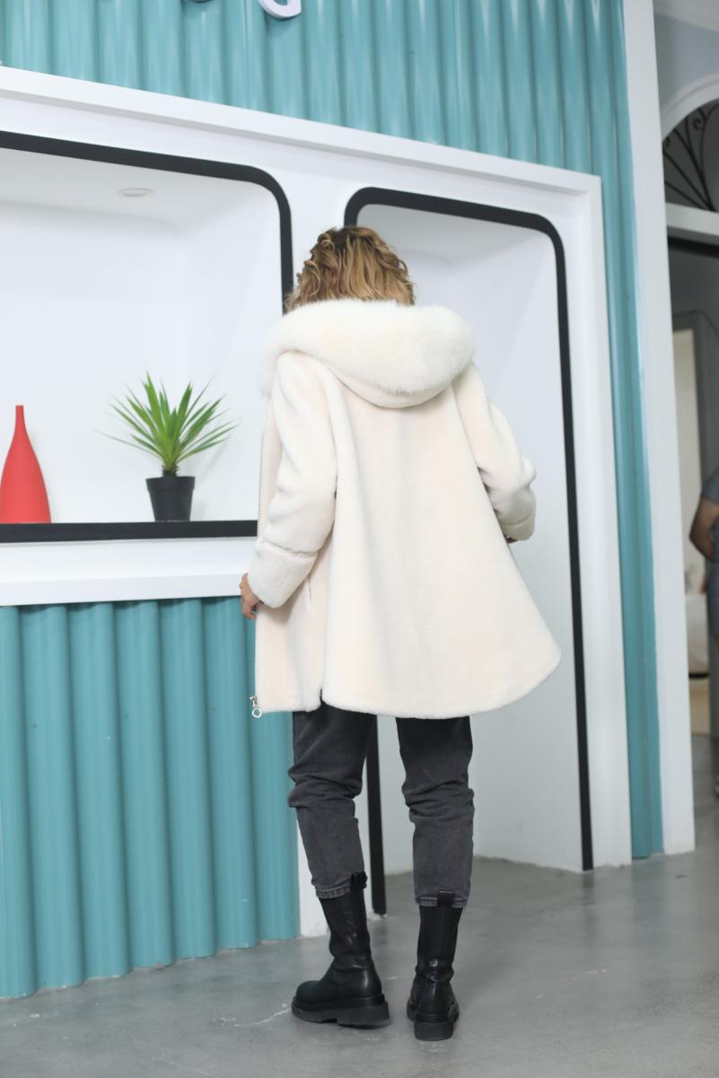 Creamy White Hooded Fox Fur Collar Shearling - Janefur