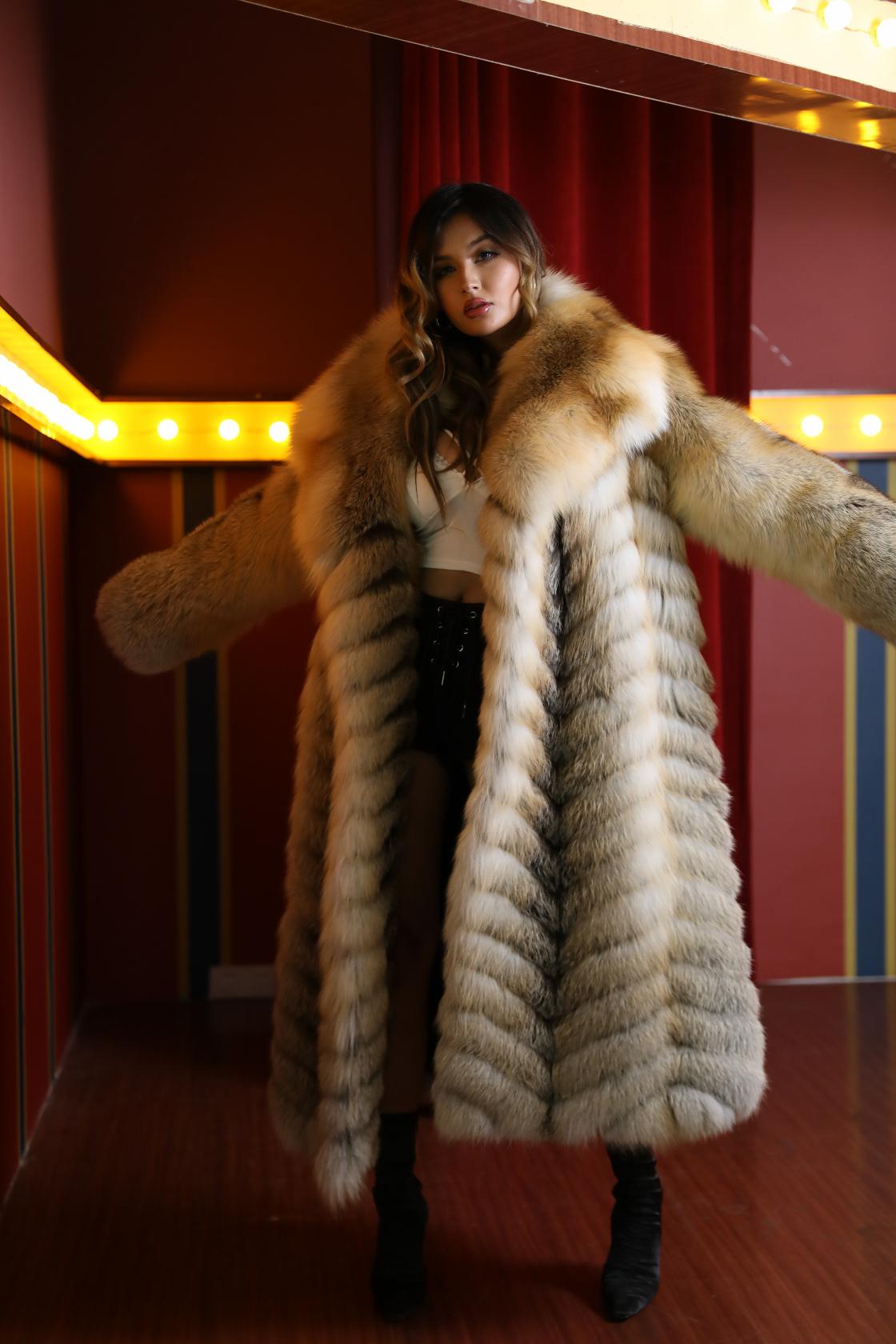 Luxury Women's Long Golden Island Fox Fur Coat - Janefur