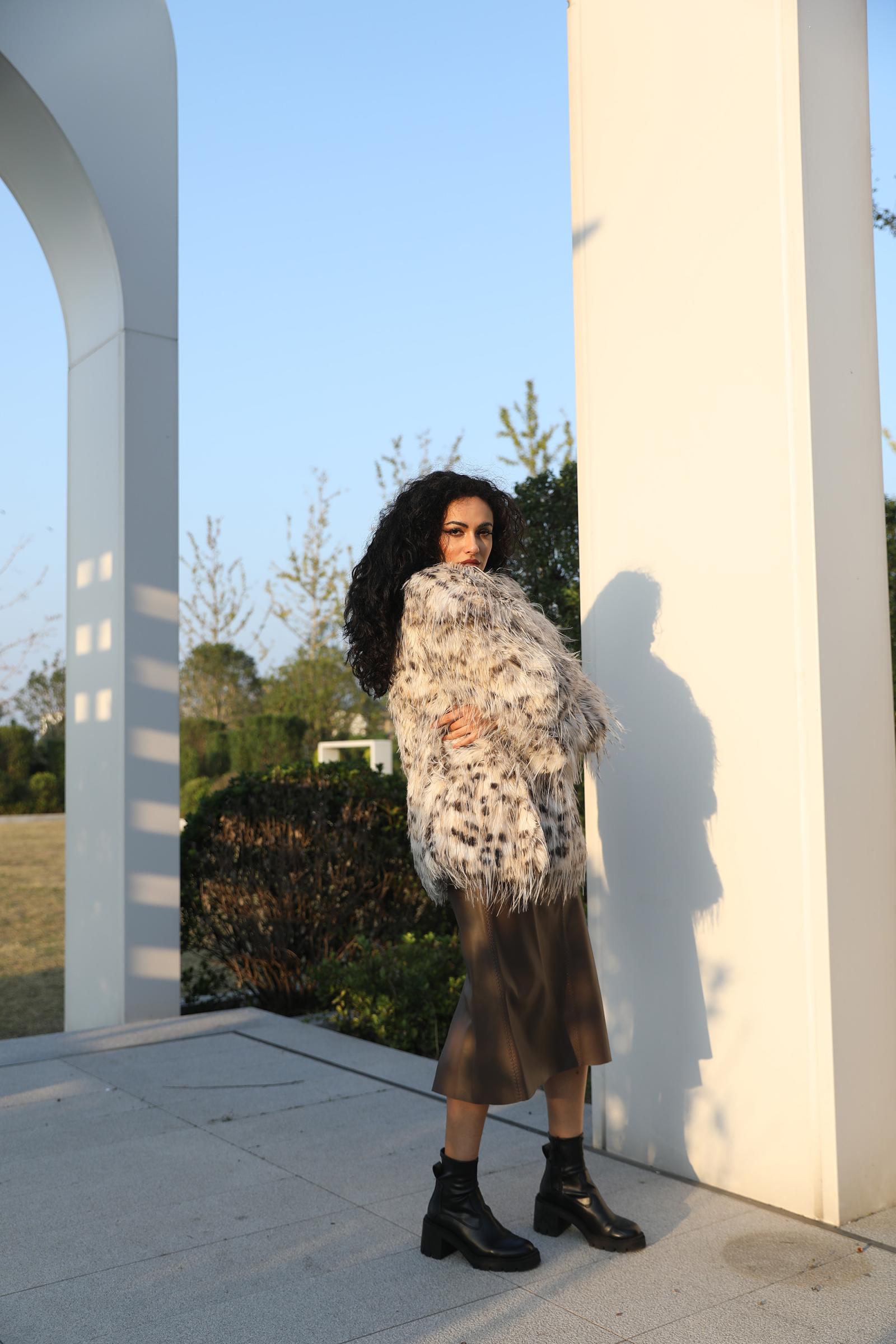 Eco-Friendly Faux Fur Coat Large Lapel Lynx Pattern Women's Short Jacket - Janefur