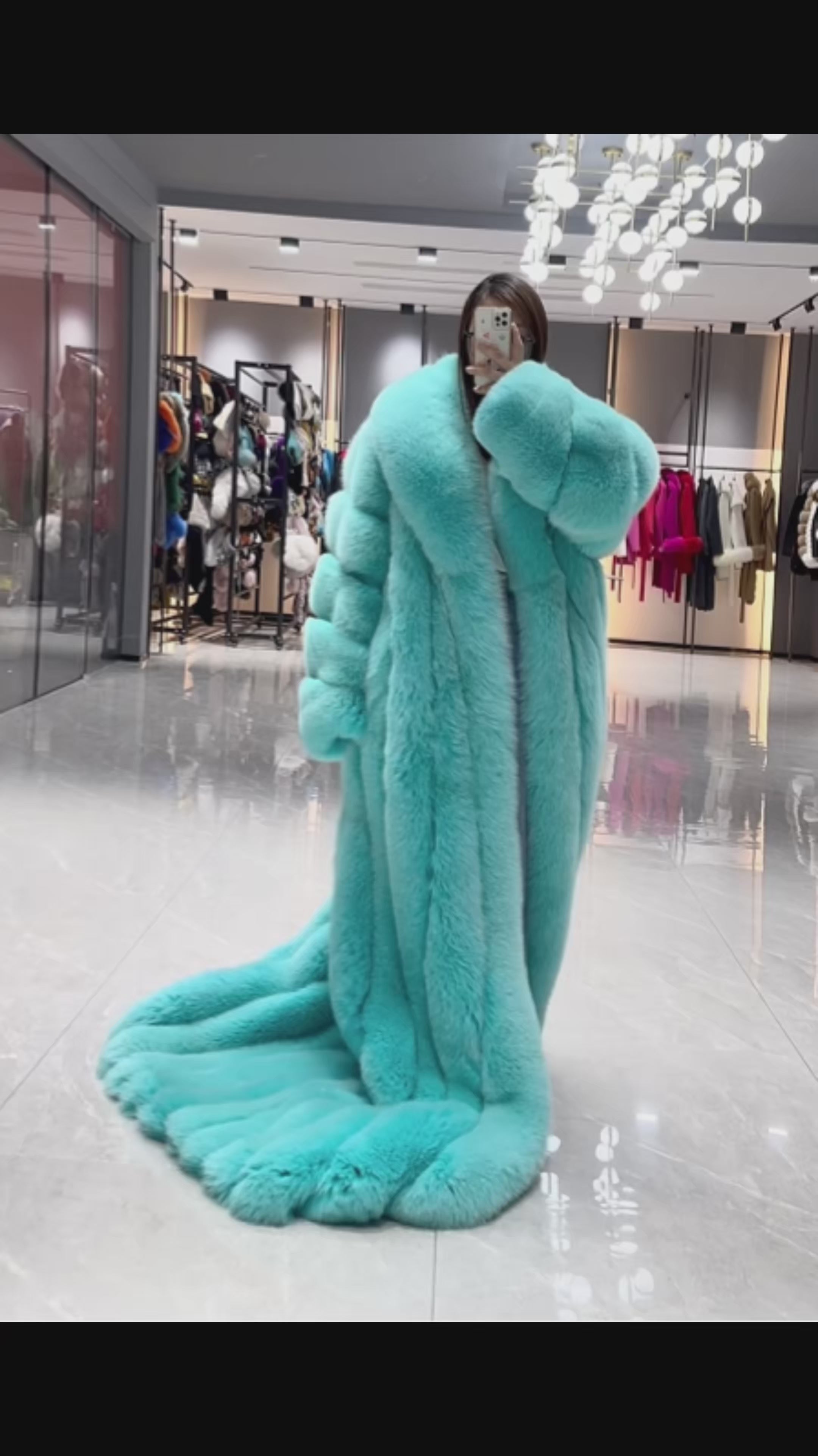 Women’s Extra Long Real Fox Fur Coat – Full-Length Luxury Fur Jacket with Wide Sleeves for Elegant Winter Fashion