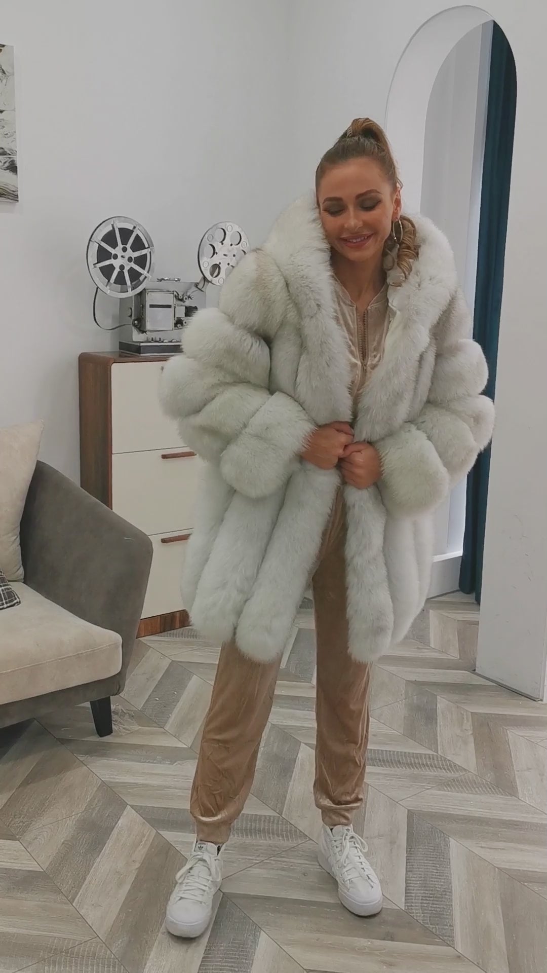 Women's Warm Real Fox Fur Hooded Coat In Winter