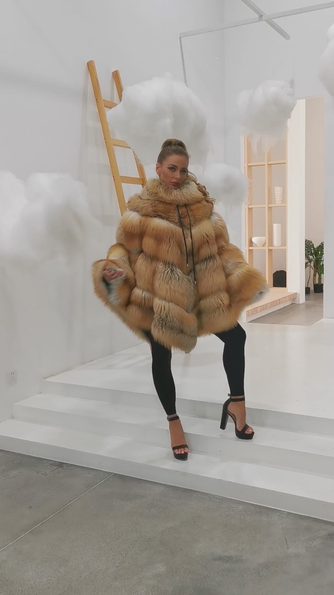 High Quality Women's Luxury Fox Fur Cloak Loose Genuine Fox
