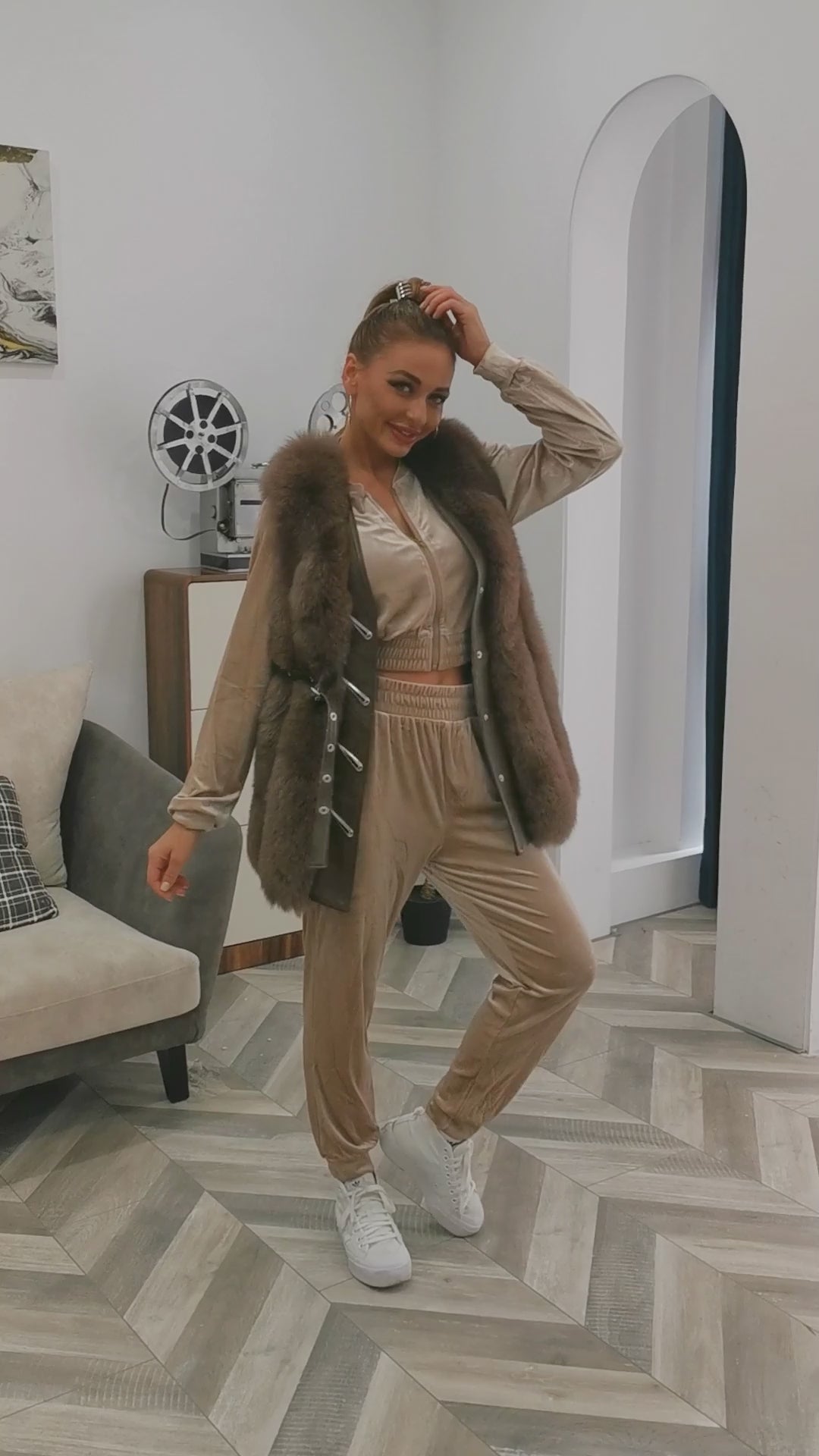 Vertical Stripe Buckle Decorated Draped Fox Fur Vest (Long)