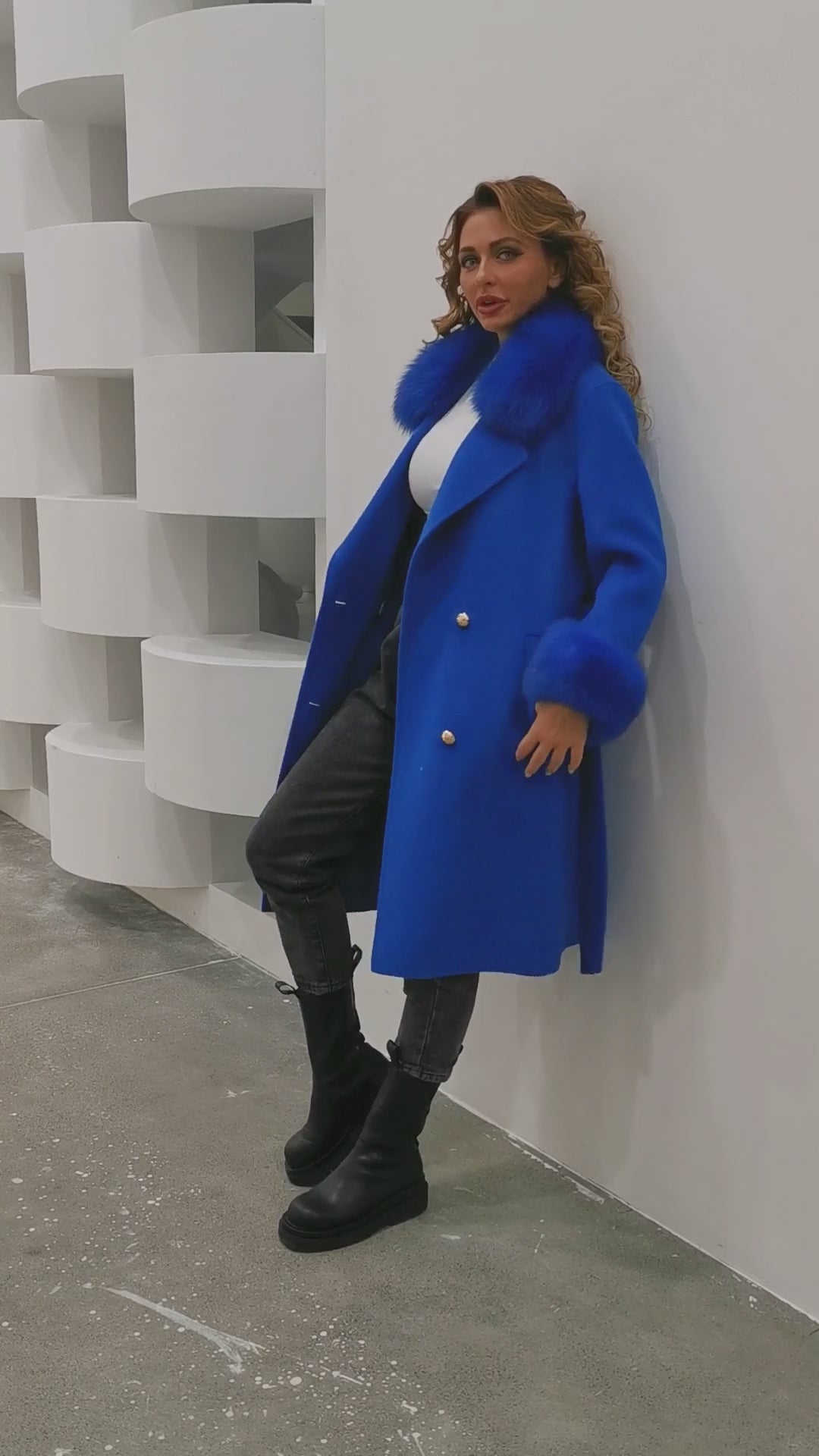 Women's Long Cashmere Coat With Fox Fur Collar And Belt