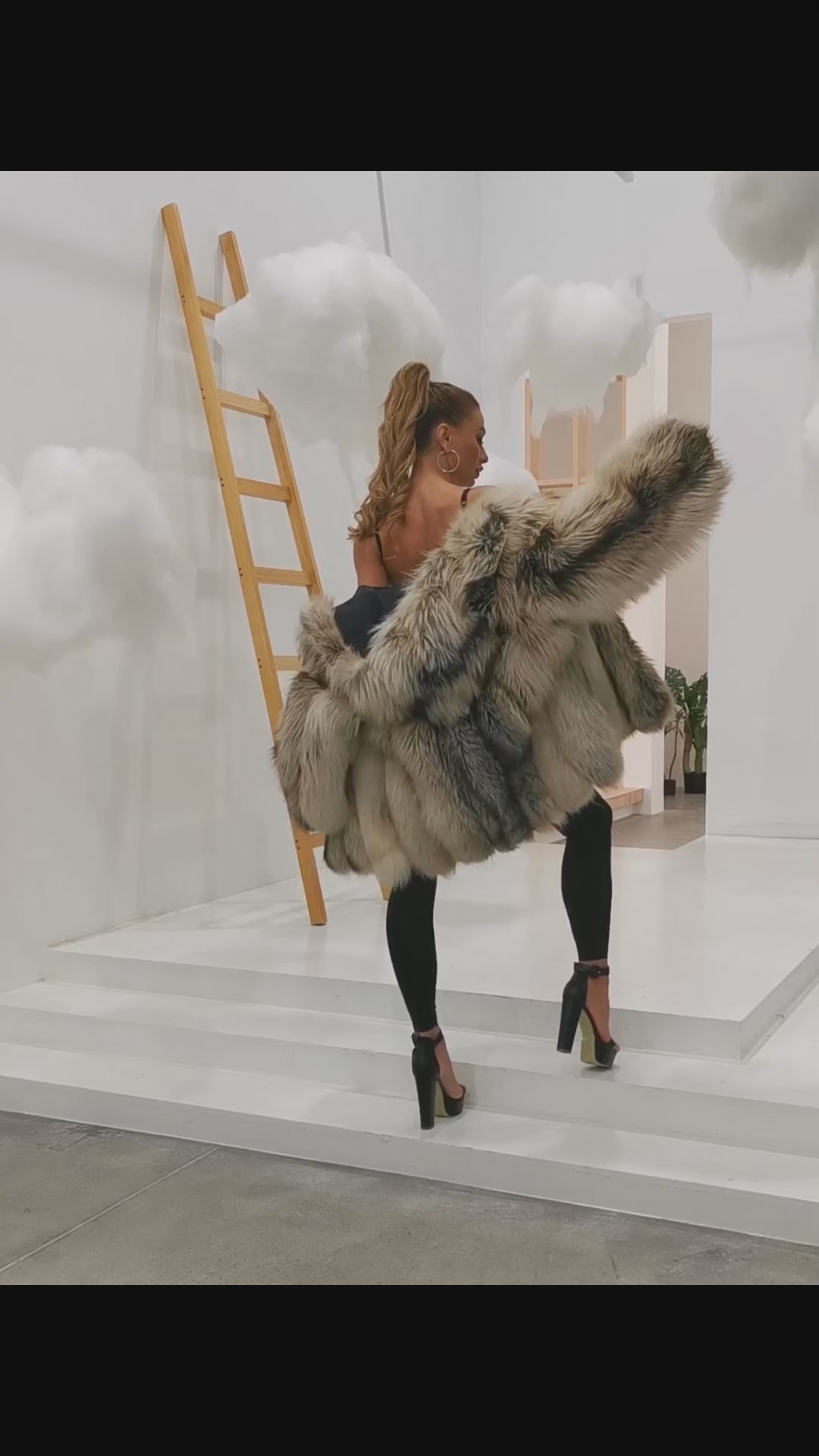 Classic Design Vertical Stripe Natural Color Fox Fur Coat Big Hood Luxury Fluffy Clothing