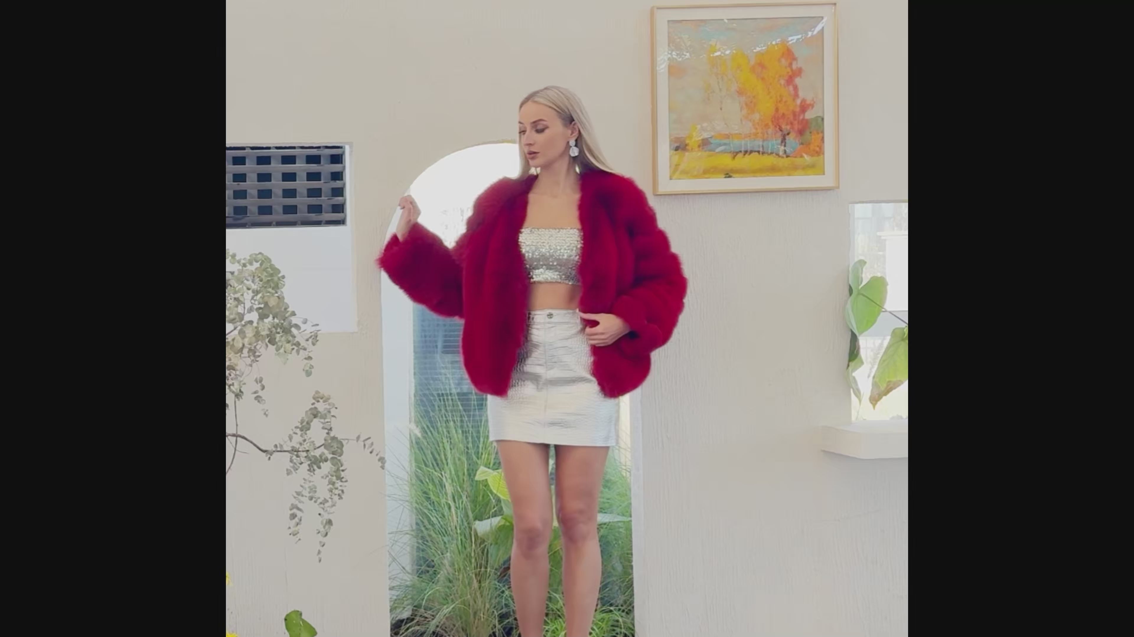 Luxury Red Fox Fur Jacket with V-Neck and Ribbed Cuffs – Short Women’s Winter Fur Coat