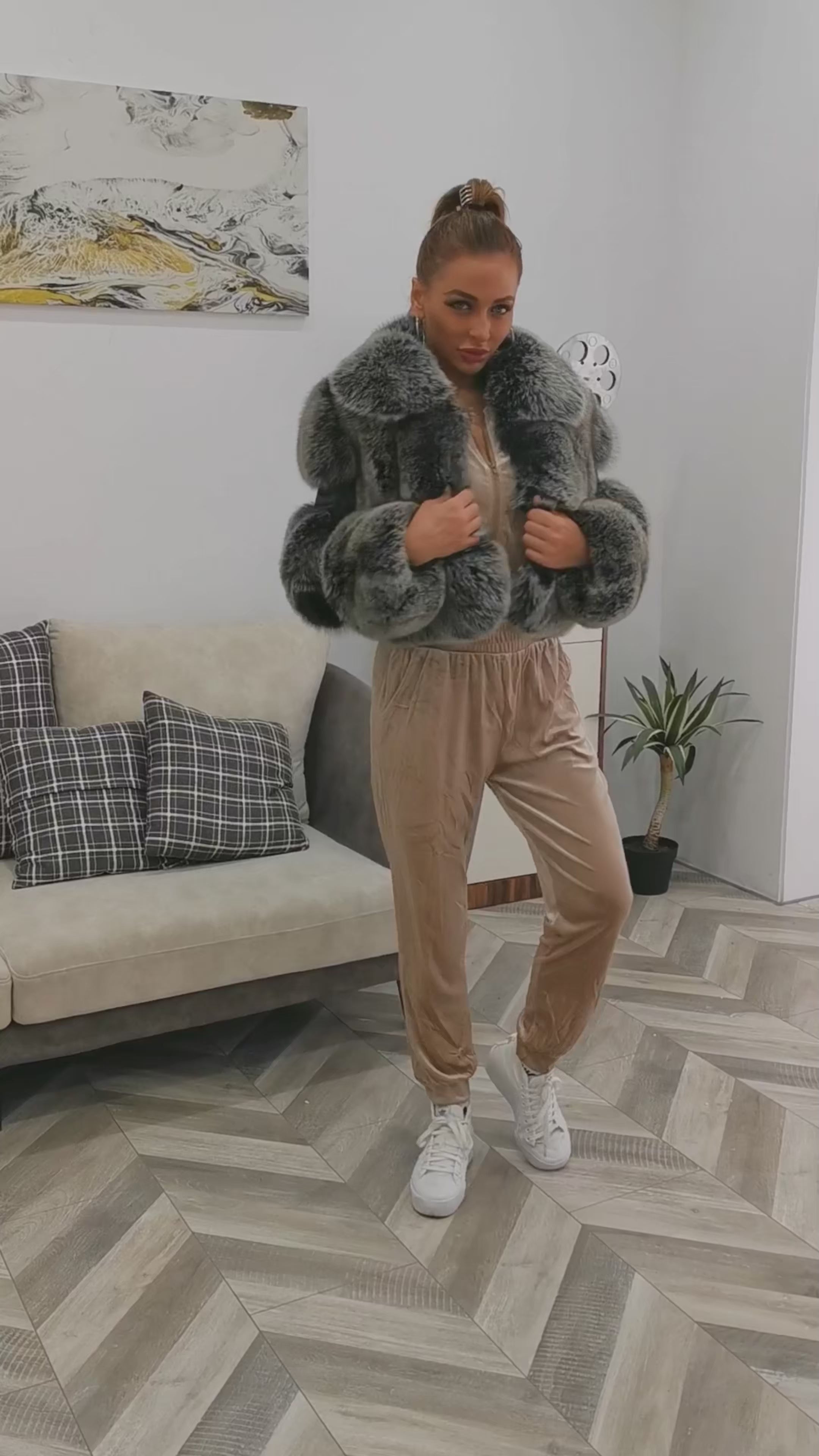 Women's Lapel Luxury Fox Jacket Full Fur Solid Color Short Style