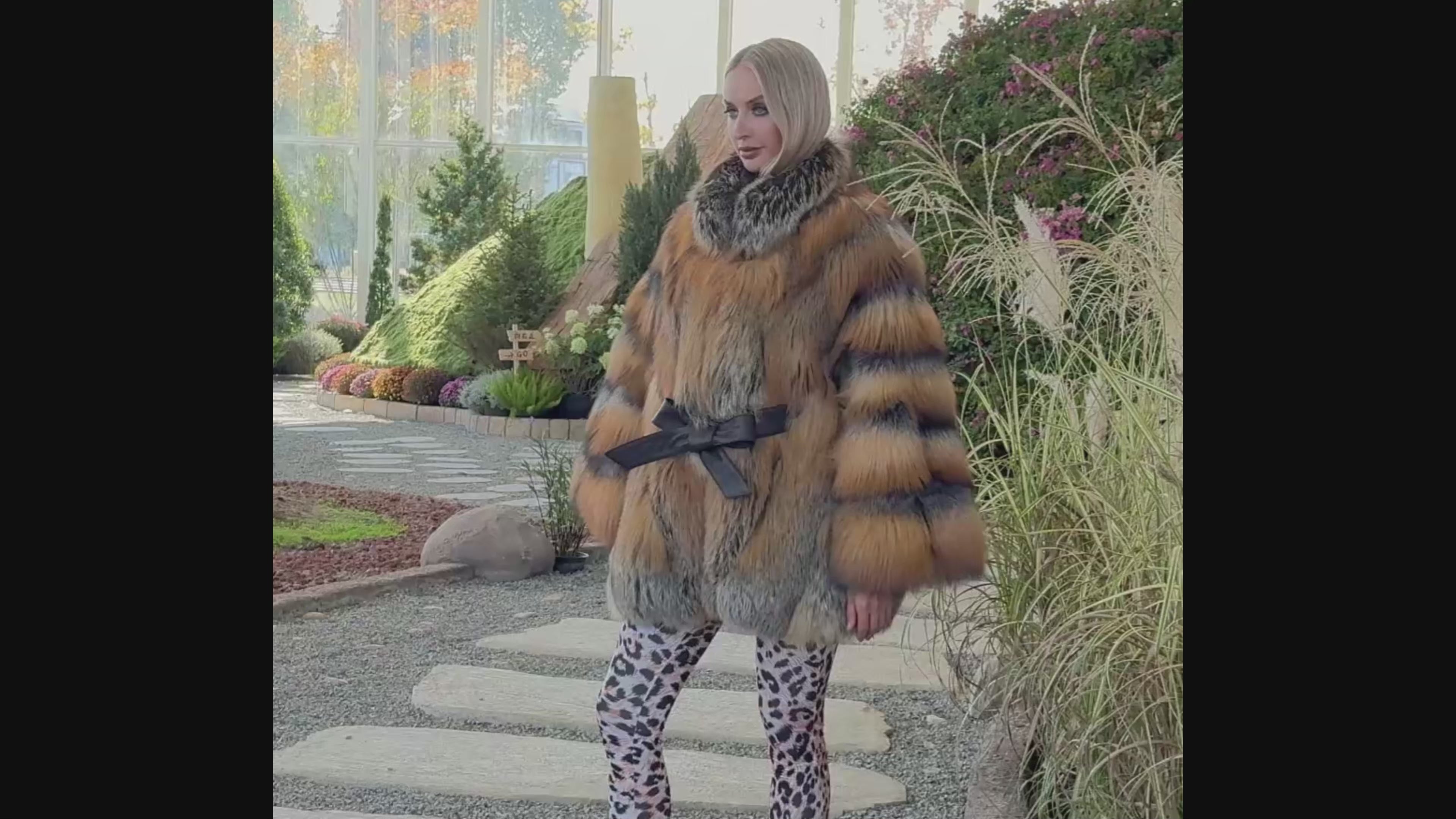 Luxury Real Fox Fur Coat with Bow Tie – Short Women’s Winter Fur Jacket