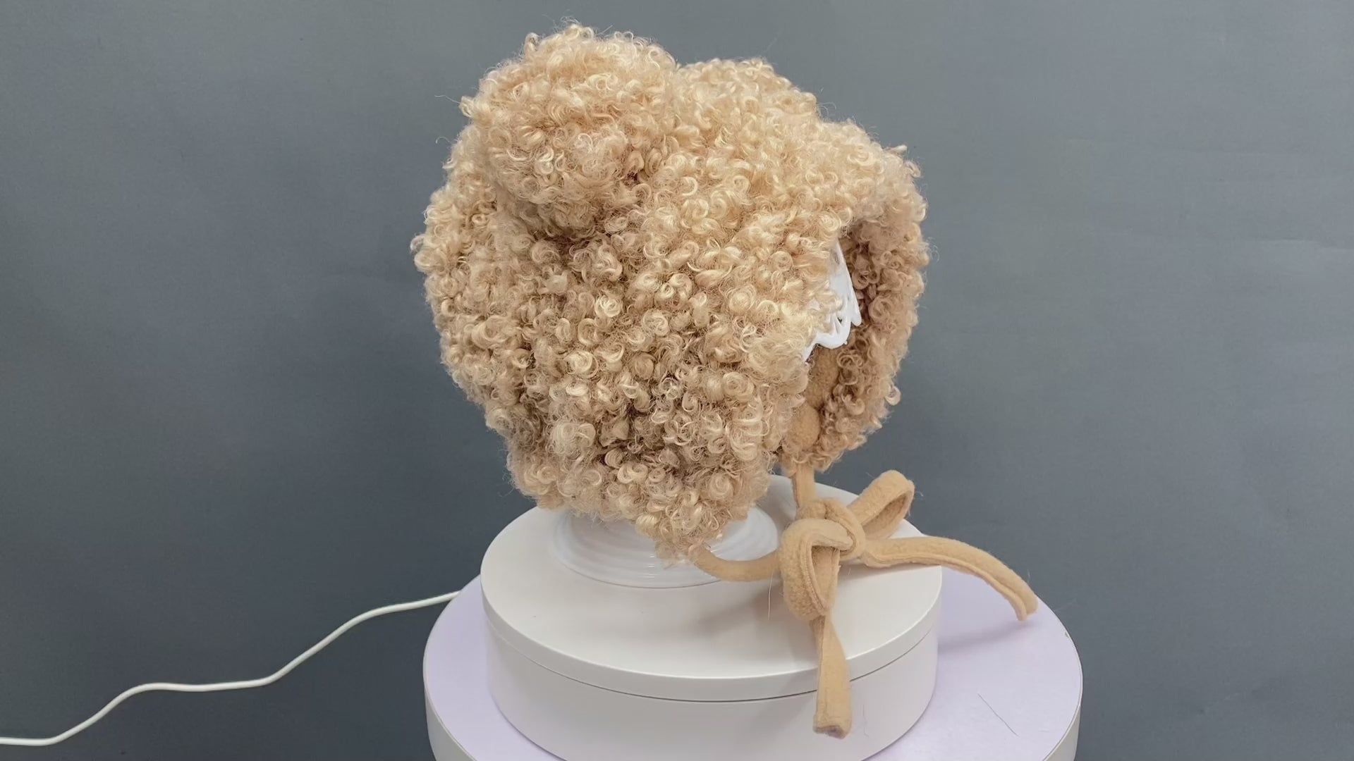 Bear Ears Lace-Up Hat (Bear Ears Detachable)