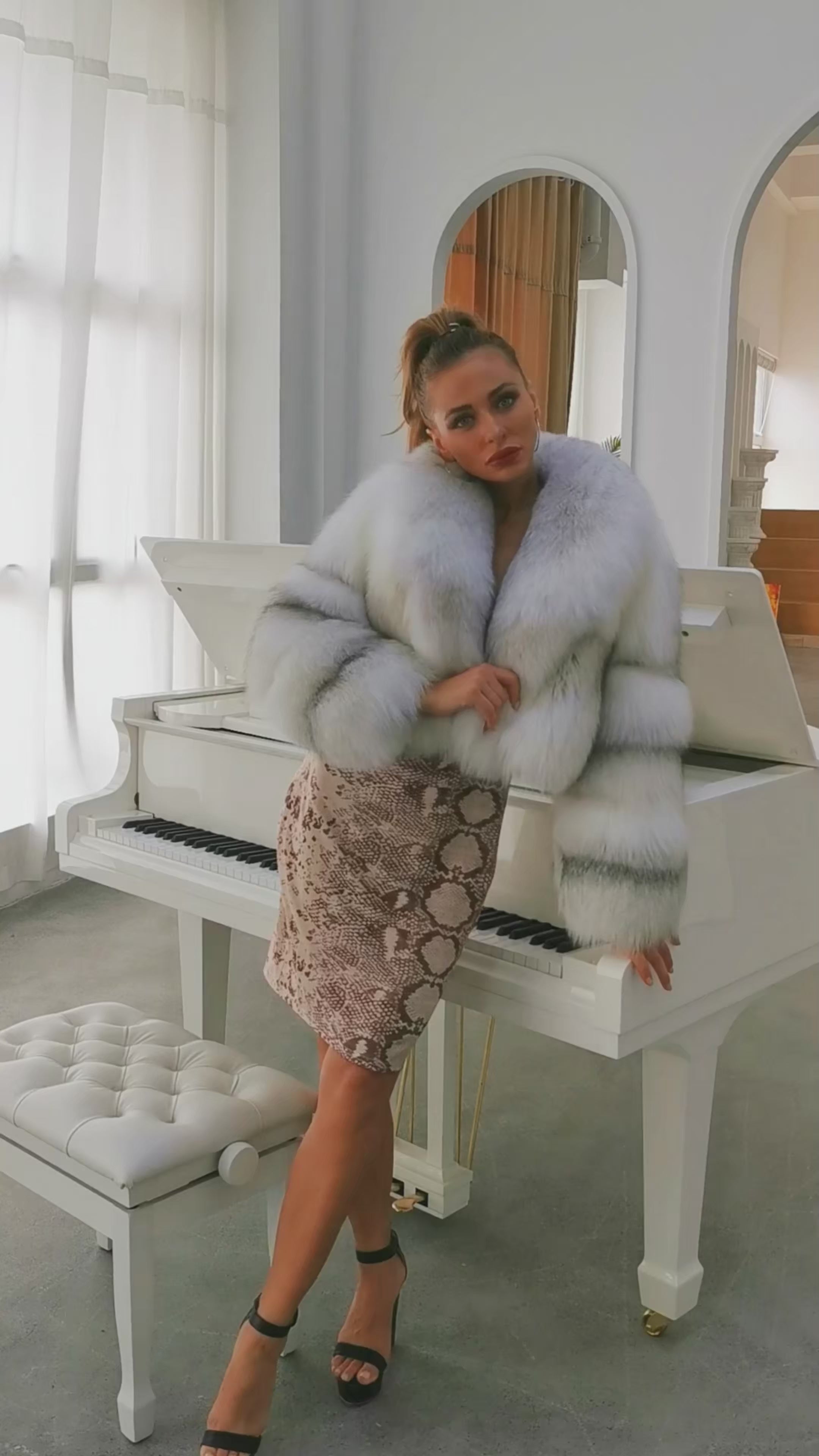 Large Fox Fur Collar Short Casual Women's Fur Coat