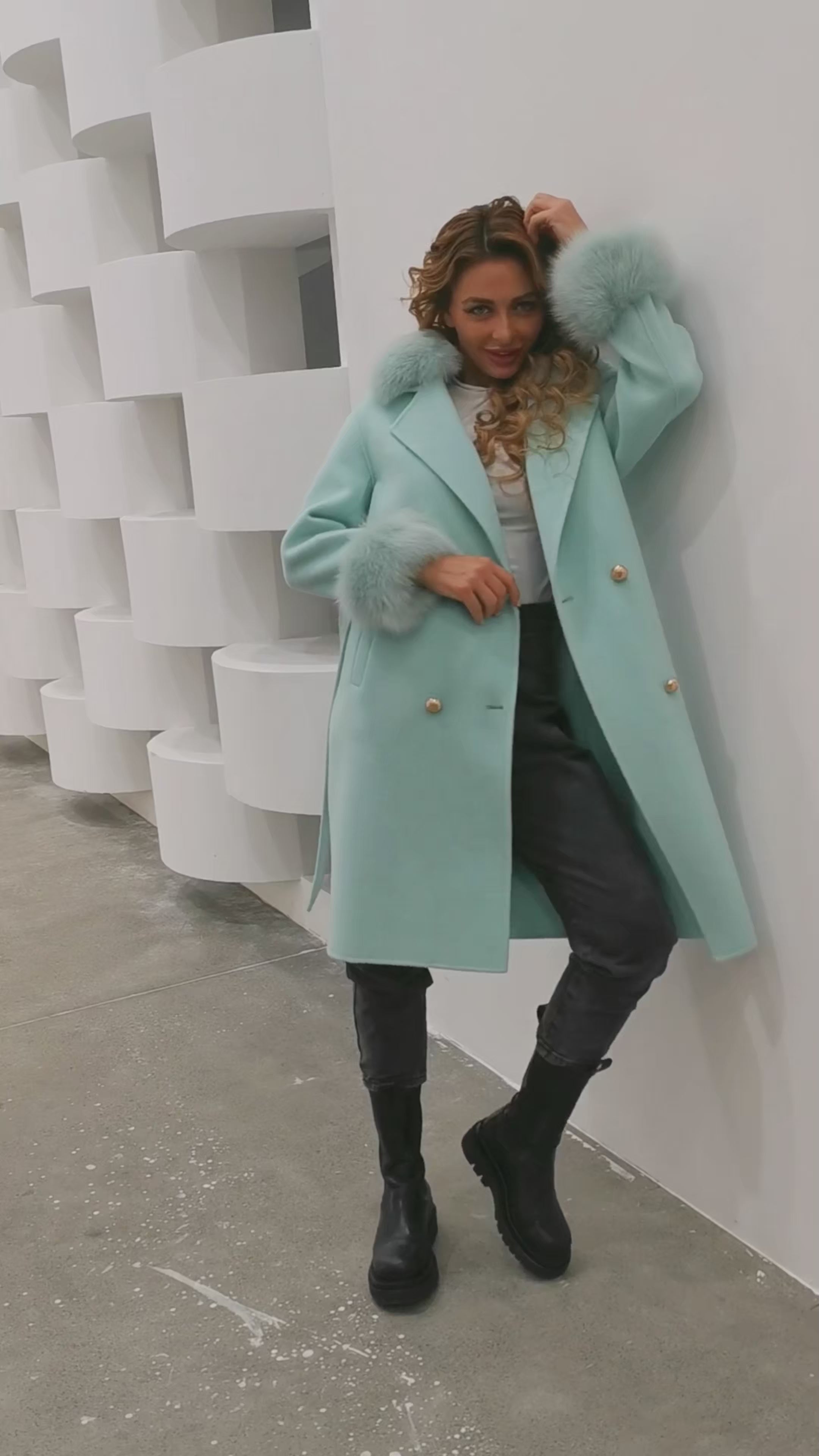 Women's Long Cashmere Coat With Fox Fur Collar And Belt